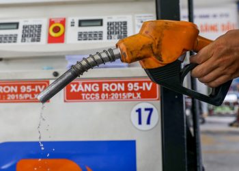 Giá xăng dầu hôm nay 3/8: Giá dầu thô giảm mạnh