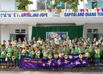 Hơn 1.400 học sinh tại bốn trường CapitaLand Hope nhận quà và học bổng dịp Tết Trung thu