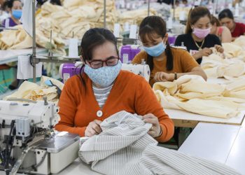 Dệt may, da giày ‘đỏ mắt’ tìm lao động
