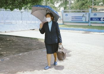 Cựu giáo viên dạy văn 71 tuổi bảo vệ thành công luận văn Thạc sĩ tại ĐH Văn Hiến.