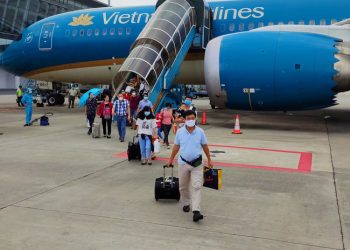 Giá vé máy bay giảm mạnh