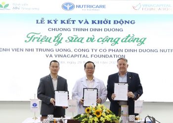 VCF cùng Nutricare ký kết và khởi động chương trình “Triệu ly sữa vì cộng đồng”