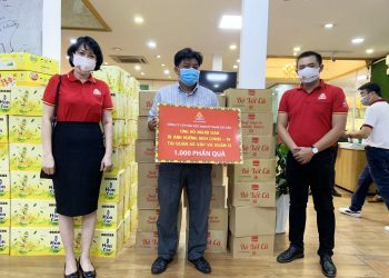 Công ty VISSAN ủng hộ 2.600 phần quà cho các đơn vị tuyến đầu chống dịch và người dân có hoàn cảnh khó khăn