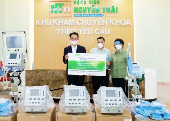 Trao tặng 8 máy thở và 1.174 trang thiết bị bảo hộ chống dịch cùng Chương trình vì nhịp thở Việt Nam