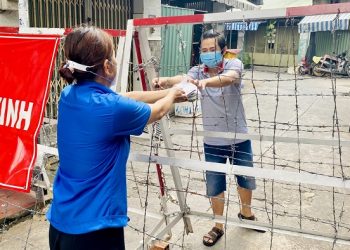 Nhiều chính sách chăm lo cho giáo viên tham gia phòng chống dịch