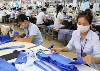 Doanh nghiệp dệt may có lợi nhận trồi sụt vì Covid-19