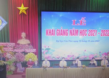 Trường Đại học Cần Thơ khai giảng năm học mới