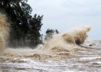 Bão KOMPASU giật cấp 13, di chuyển nhanh, hướng vào Bắc Bộ, Bắc Trung Bộ