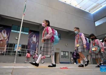 Hơn 50% trường học toàn cầu mở lại lớp học trực tiếp