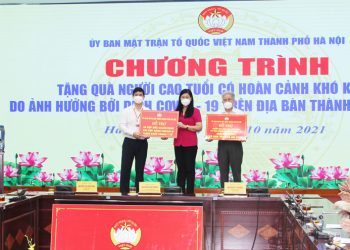 Hà Nội tặng quà 600 người cao tuổi có hoàn cảnh khó khăn bị ảnh hưởng dịch Covid-19