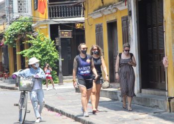 Mở lại hoạt động đón khách du lịch quốc tế theo 3 giai đoạn