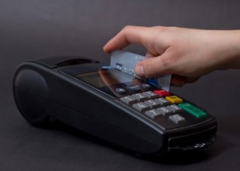 Sự khác biệt giữa thẻ ATM từ và gắn chip