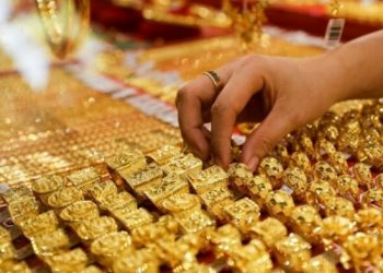 Giá vàng trong nước và quốc tế tiếp tục biến động, người mua cần cẩn trọng