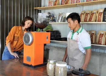 Nông dân chế biến sâu nông sản