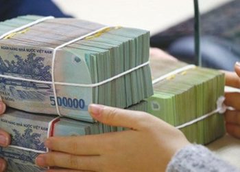 Tăng lãi suất tiết kiệm vẫn khó hấp dẫn người gửi tiền