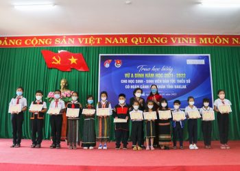 Trao tặng 120 học bổng cho học sinh dân tộc thiểu số tại tỉnh Đắk Lắk