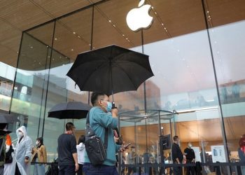 Chỉ mất 16 tháng Apple trở thành tập đoàn 3.000 tỷ USD