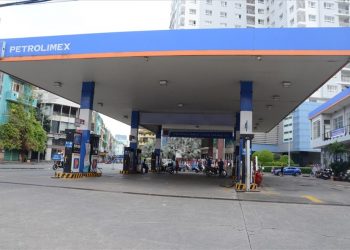 TPHCM: Làm rõ 7 cửa hàng hết xăng RON 95, không để găm hàng đợi tăng giá