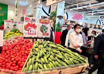 Giá hàng hóa ngày rằm tháng Giêng nguồn cung dồi dào