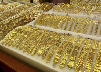 Giá vàng hôm nay 08/03: Vàng trong nước lên đỉnh mới