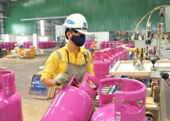 Giá gas tháng 3 tăng mạnh 42.000 đồng/bình 12kg