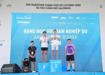 Trao tặng huy chương cho VĐV xuất sắc tại HCMC Marathon  2022