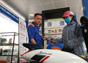 Lùi thời gian điều chỉnh giá xăng dầu