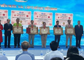 Siêu công viên nước Vịnh Kỳ Diệu – The Amazing Bay chính thức mở cửa đón khách