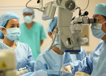 Bậc thầy ghép giác mạc thế giới trở lại Việt Nam, mang đến cơ hội sáng mắt cho nhiều bệnh nhân