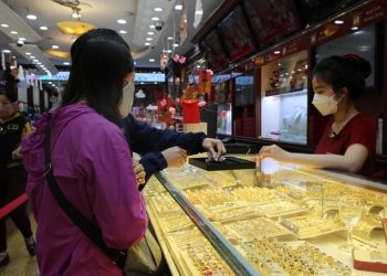 Đầu tuần, giá vàng lao dốc