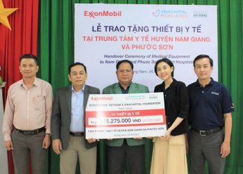Tặng thiết bị y tế cho 2 huyện nghèo vùng sâu tại Quảng Nam