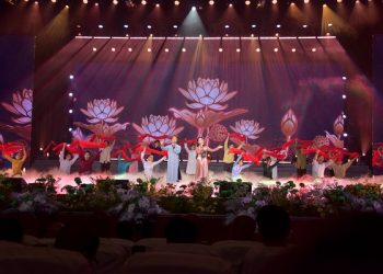 Đại nhạc hội “Ánh đạo trong dòng sử Việt”  được dàn dựng công phu, nghiêm túc, giàu tính nghệ  thuật