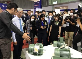 Khai mạc chuỗi Triển lãm về công nghệ, thiết bị điện và năng lượng