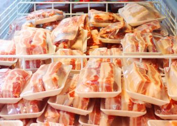 Giá thịt heo nhập rẻ bằng một nửa trong nước