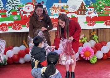 VCF và VITA Clinic mang Giáng sinh  yêu thương đến với 500 em nhỏ tại Bệnh viện nhi TW