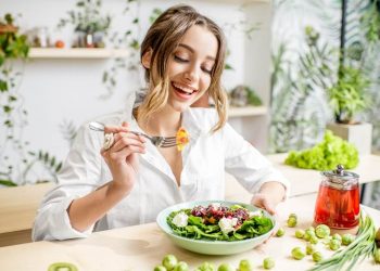 4 nguyên tắc ăn tối để khỏe mạnh mà vẫn giảm cân