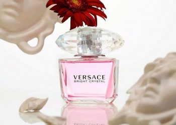 VERSACE BRIGHT CRYSTAL – SẮC HƯƠNG LÃNG MẠN ĐẾN TỪ VIÊN PHA LÊ HỒNG