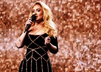 “Họa mi nước Anh”  Adele mê mẩn diện váy  Công Trí