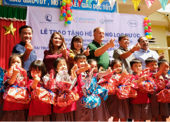Roche Việt Nam và VinaCapital Foundation chung tay mang nước sạch đến với trẻ em tại tỉnh Đắk Lắk