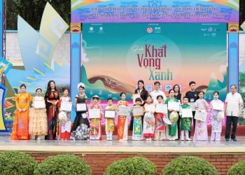 MC Thanh Mai – MC Hoàng Gia Bảo, Ca sĩ Bảo Phương và Top 15 Model Kid vinh dự được vinh danh trao tặng danh hiệu sứ giả truyền thông lan tỏa thông điệp “Xanh”