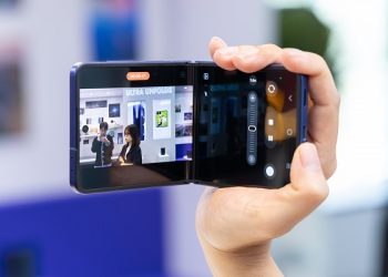 Samsung Galaxy Z Flip7: Siêu phẩm AI nhỏ gọn với màn hình FlexWindow tràn viền thế hệ mới