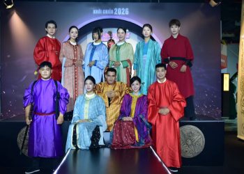 Hộ linh tráng sĩ ra mắt gian triển lãm và giới thiệu tráng sĩ thứ hai trong đoàn quân hộ vua là NSND Tự Long nhân kỷ niệm A80