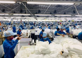 Ngành sản xuất Việt Nam ‘thấm’ tác động của chiến sự Trung Đông