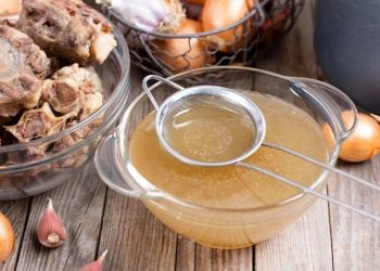 Bé trai 5 tuổi máu “trắng đục như sữa” vì thường xuyên ăn món canh quen thuộc
