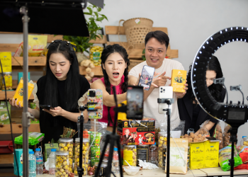 Nguyễn Thế Hoàng hòa mình vào Phiên chợ OCOP tại Phú Thọ, lan tỏa tinh thần đưa nông sản Việt đến gần người tiêu dùng