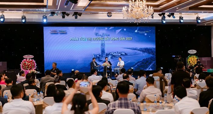 Tọa đàm Phân tích thị trường bất động  sản – kỷ niệm 8 năm thành lập Câu lạc bộ Bất động sản Việt Nam VREC  & HREC và chúc mừng 22 năm Ngày Doanh nhân Việt Nam
